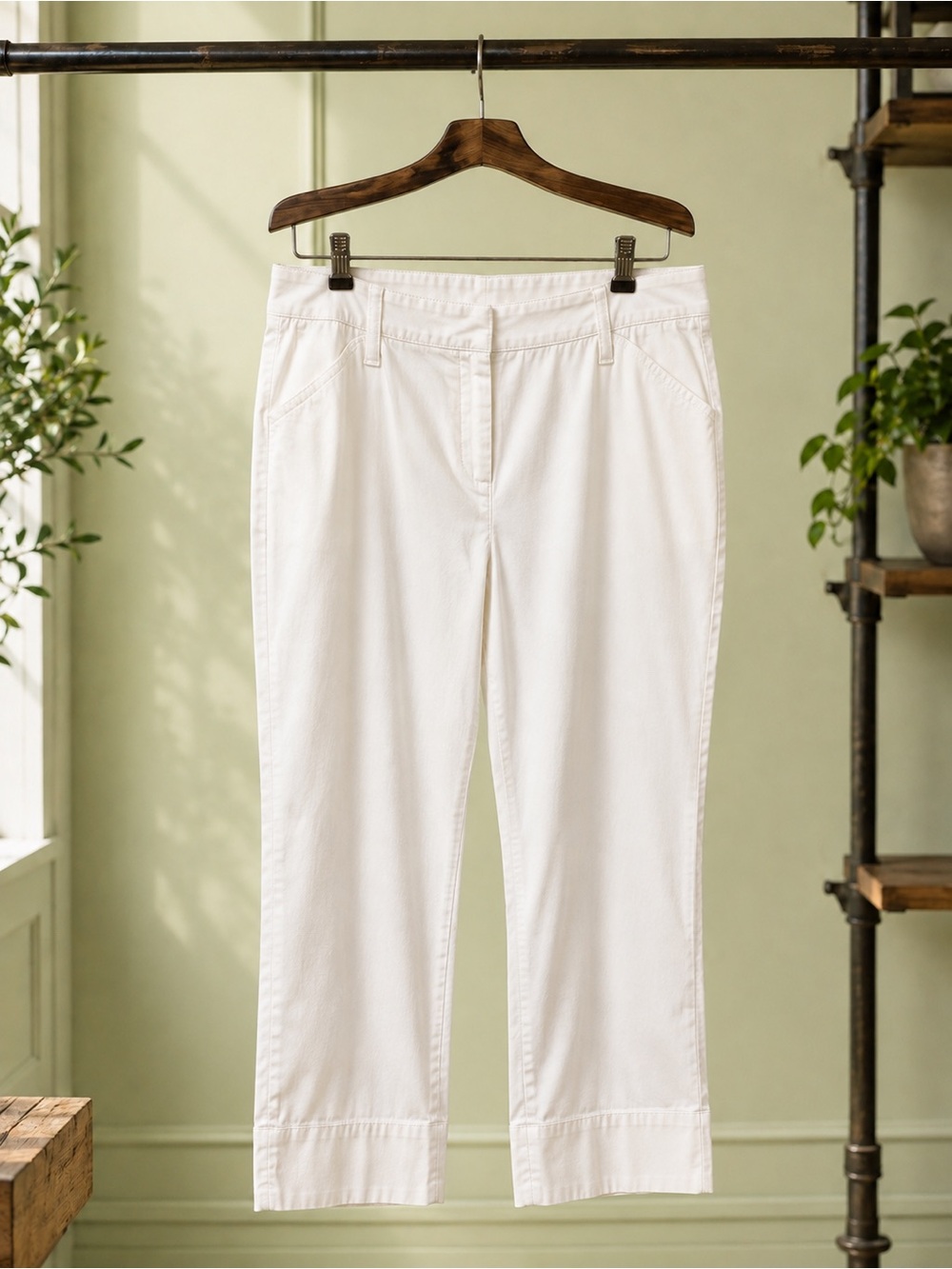 New York & Company Women’s Size 14 White Cotton Stretch Capri Cuffed Pants